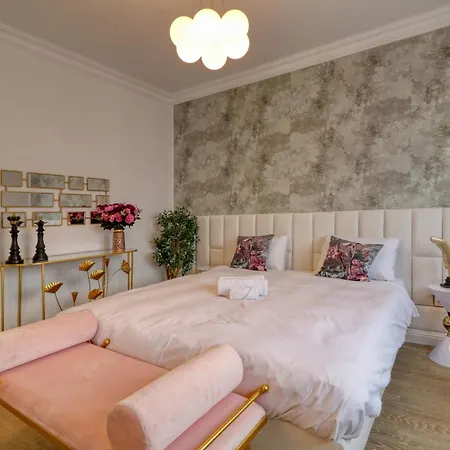 Apartment Neo-classic Design Near Downtown Bucharest