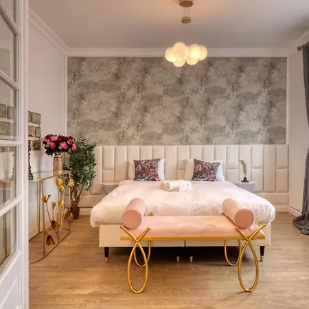 Neo-classic Design Near Downtown *