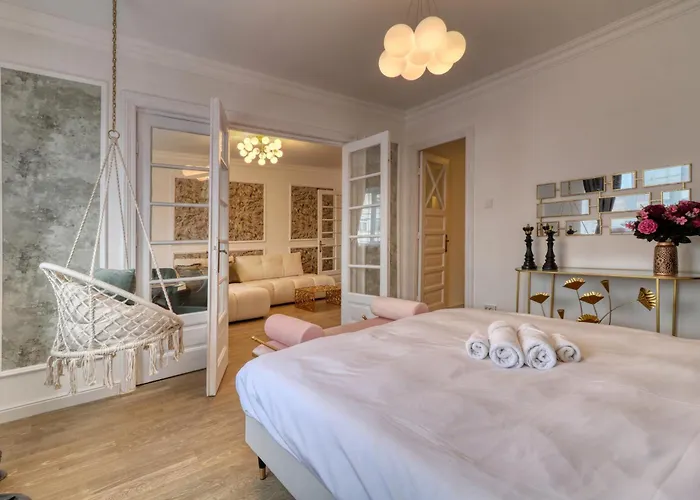 Neo-classic Design Near Downtown شقة بوخارست