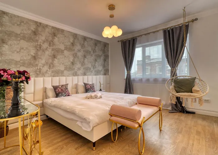 Neo-classic Design Near Downtown *