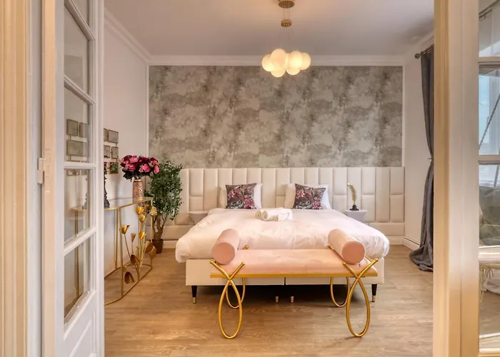 Neo-classic Design Near Downtown *