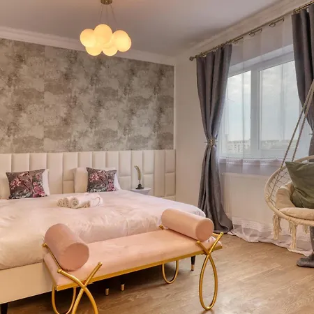 Апартаменти Neo-classic Design Near Downtown