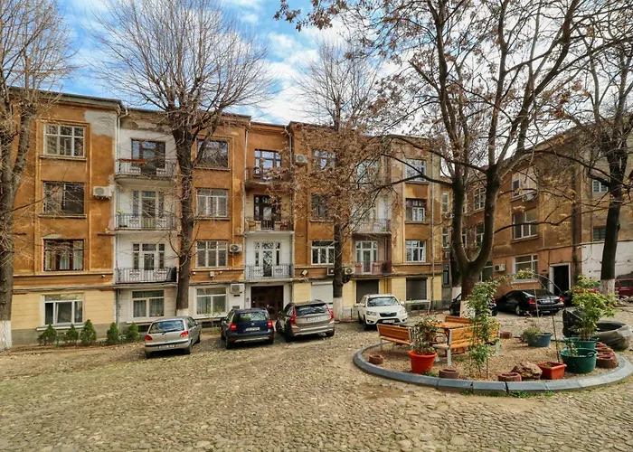 Neo-classic Design Near Downtown Апартаменти *